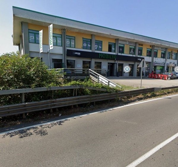 locale commerciale in vendita a Monteforte Irpino in zona Molinelle