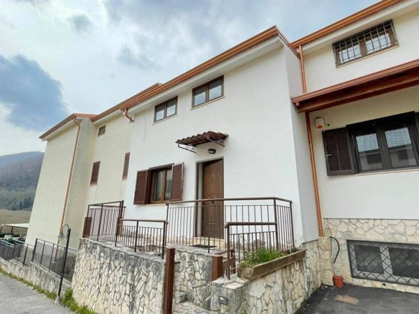 casa indipendente in vendita a Monteforte Irpino