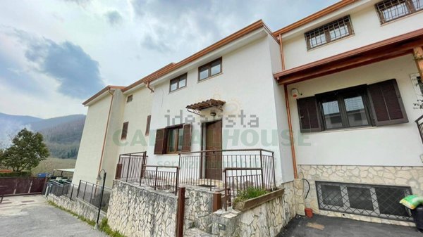 casa indipendente in vendita a Monteforte Irpino