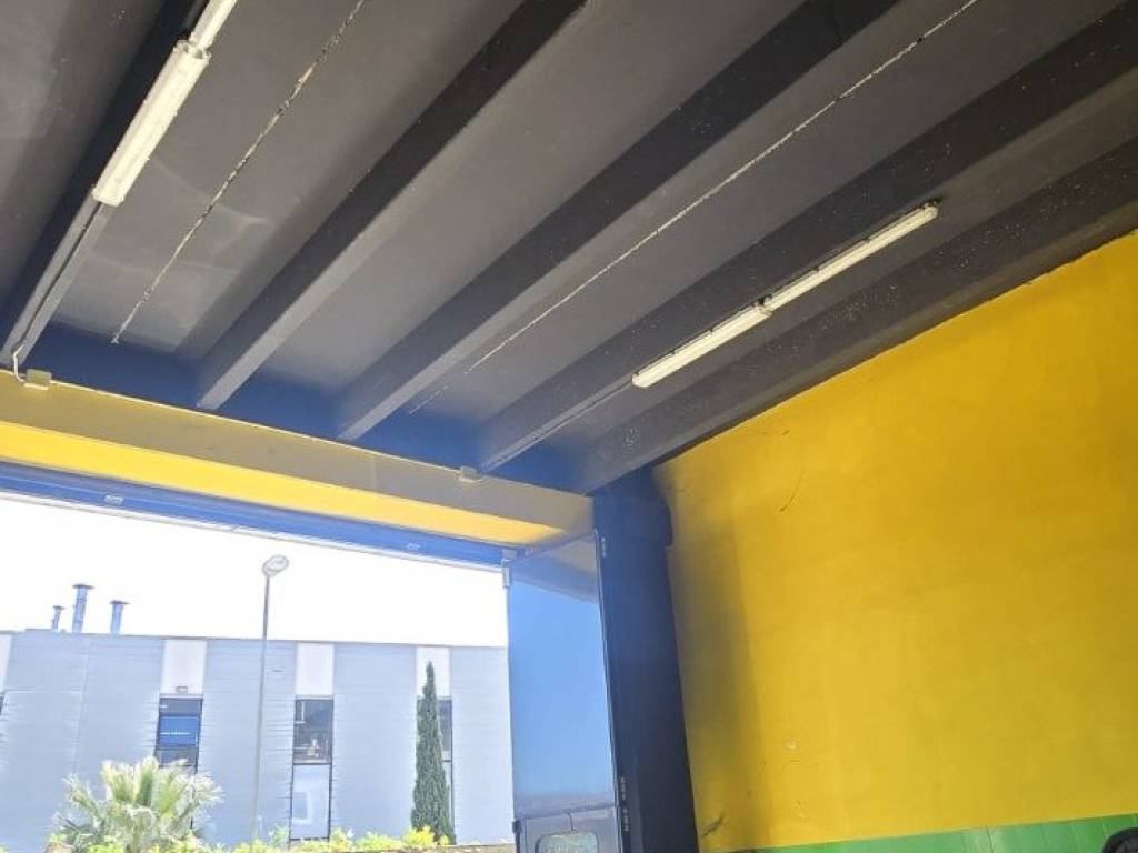 negozio in vendita a Monteforte Irpino in zona Alvanella