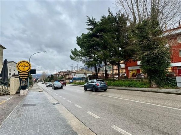 locale commerciale in vendita a Monteforte Irpino