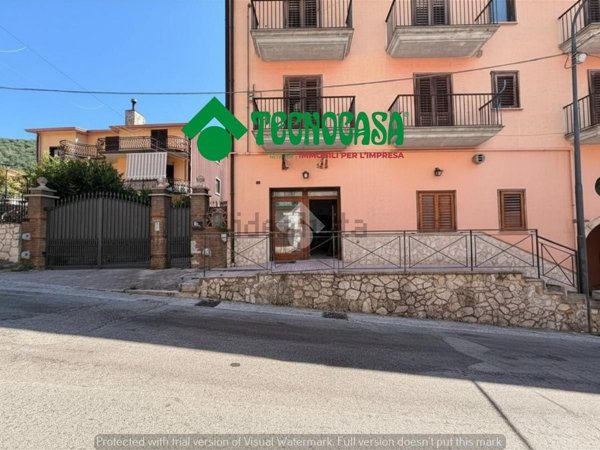 locale commerciale in vendita a Monteforte Irpino in zona Campi