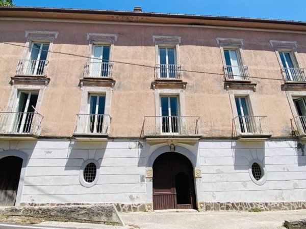 intera palazzina in vendita a Monteforte Irpino in zona Campi