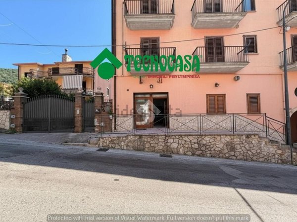 locale commerciale in vendita a Monteforte Irpino in zona Campi