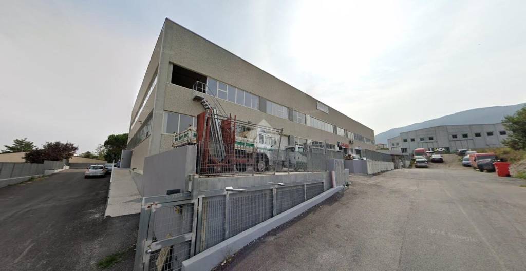 locale commerciale in vendita a Monteforte Irpino in zona Alvanella