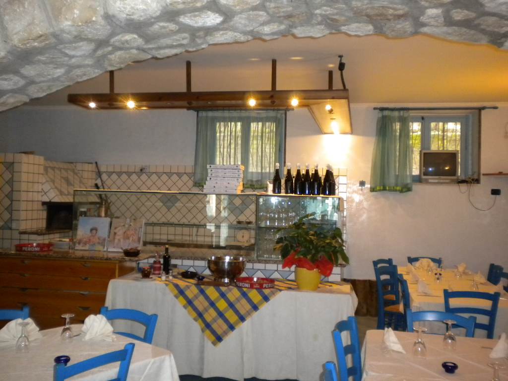 negozio in vendita a Monteforte Irpino in zona Campi