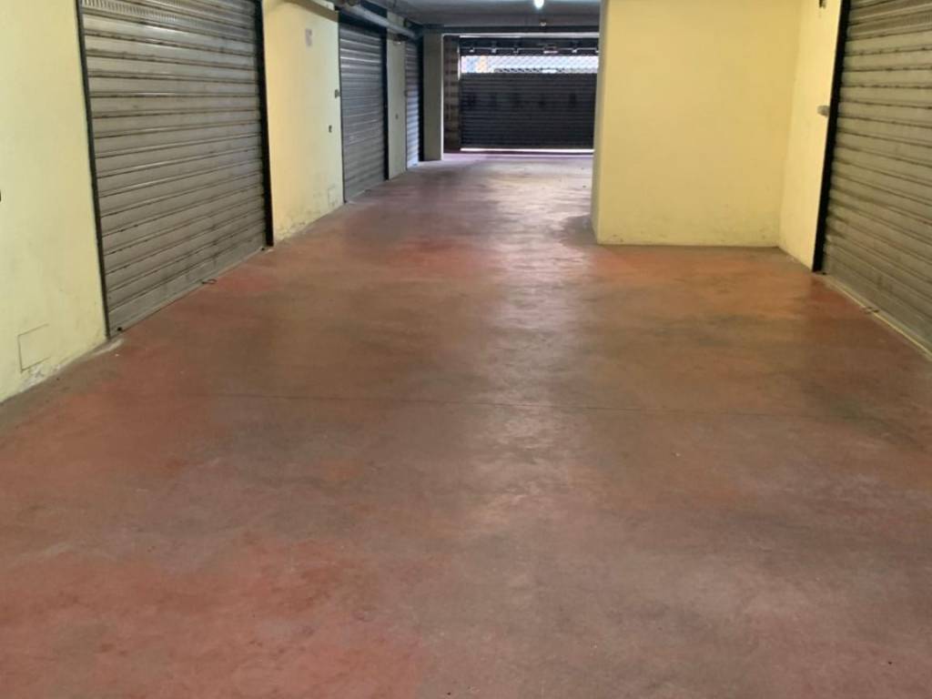 box auto in vendita a Monteforte Irpino in zona Alvanella