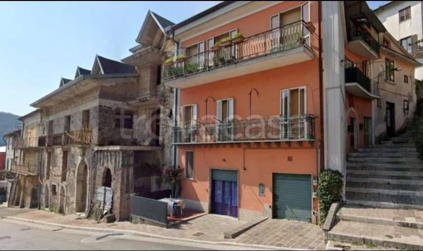 intera palazzina in vendita a Monteforte Irpino in zona Campi