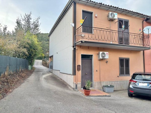 casa indipendente in vendita a Monteforte Irpino in zona Alvanella