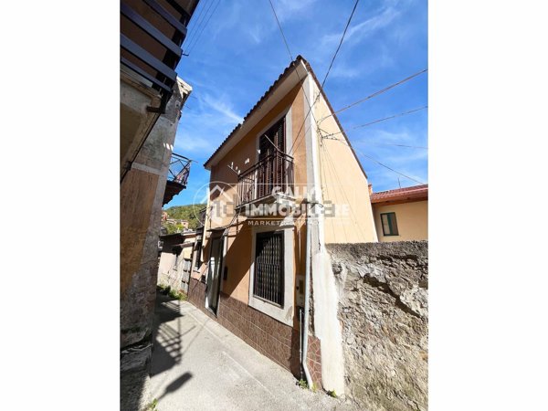 casa indipendente in vendita a Monteforte Irpino in zona Campi