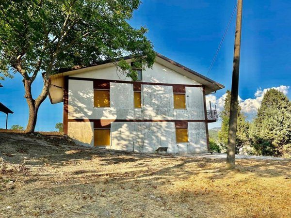 casa indipendente in vendita a Montefredane