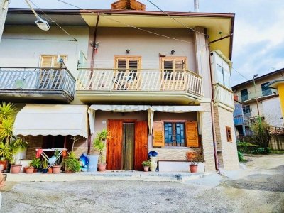 casa indipendente in vendita a Montefredane in zona Alimata