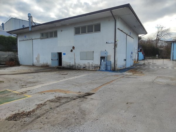 capannone in vendita a Montefredane in zona Arcella