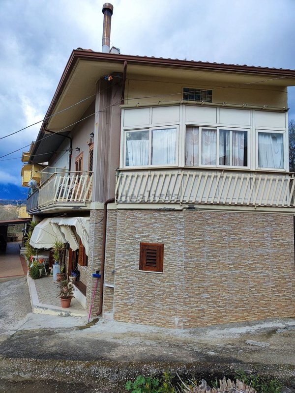 casa indipendente in vendita a Montefredane in zona Alimata