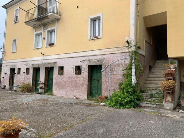 casa indipendente in vendita a Montefredane in zona Montefredane