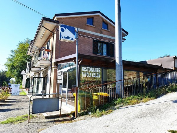 locale commerciale in vendita a Montefredane in zona Arcella
