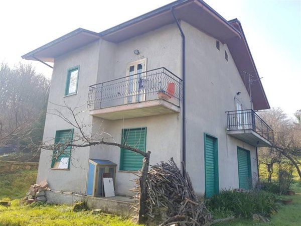 casa indipendente in vendita a Montefusco