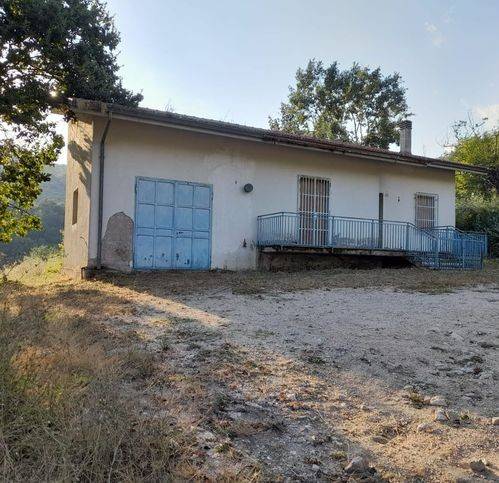 casa indipendente in vendita a Montefusco
