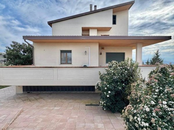 casa indipendente in vendita a Montefusco
