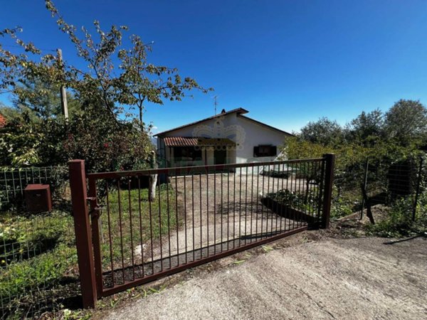 casa indipendente in vendita a Montefusco
