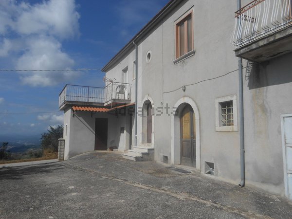 casa indipendente in vendita a Montefusco