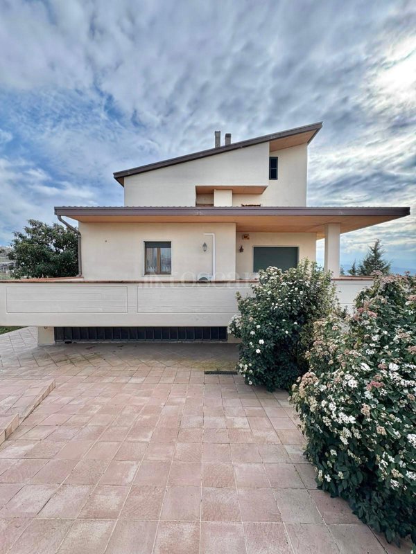 casa indipendente in vendita a Montefusco