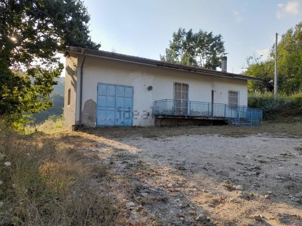 casa indipendente in vendita a Montefusco