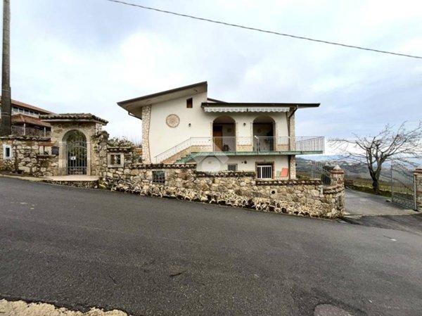 casa indipendente in vendita a Montefusco