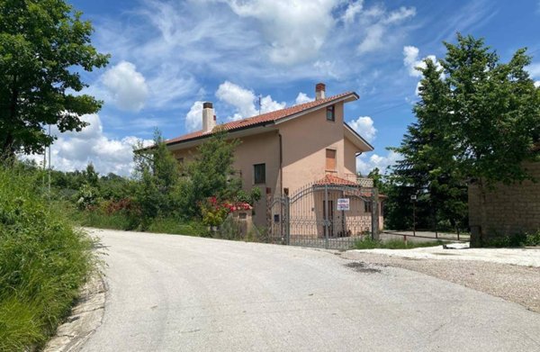 casa indipendente in vendita a Montefusco