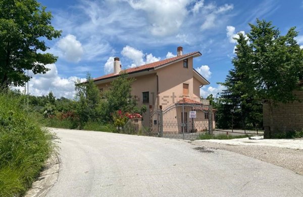 pentavano in vendita a Montefusco