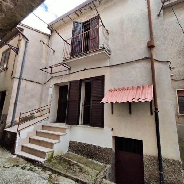 casa indipendente in vendita a Montella