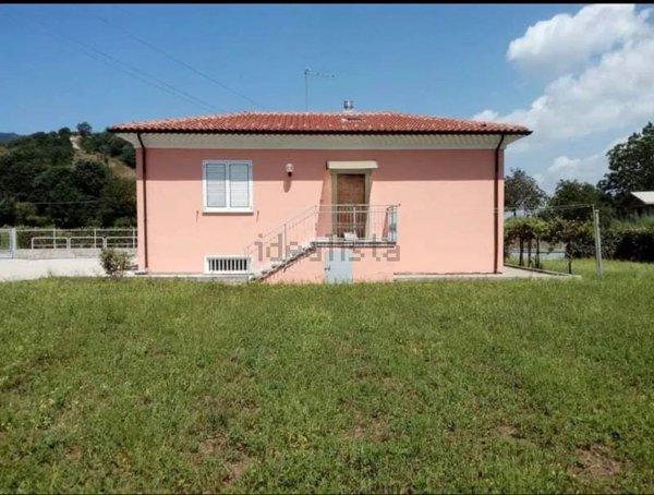 casa indipendente in vendita a Montella