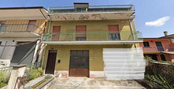 casa semindipendente in vendita a Montella