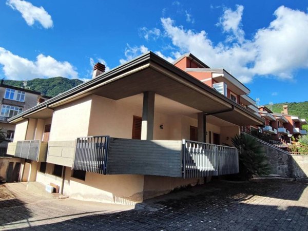 casa indipendente in vendita a Montella