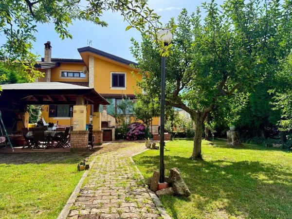 casa indipendente in vendita a Montella