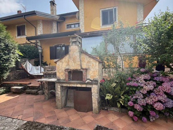casa indipendente in vendita a Montella