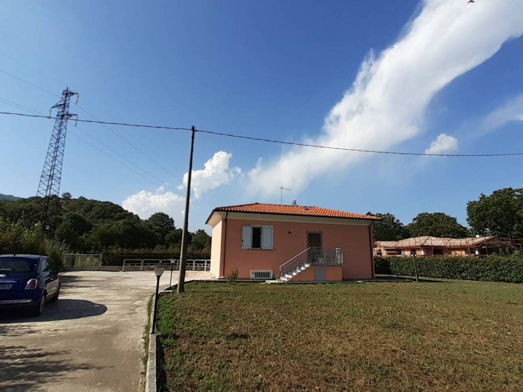 casa indipendente in vendita a Montella