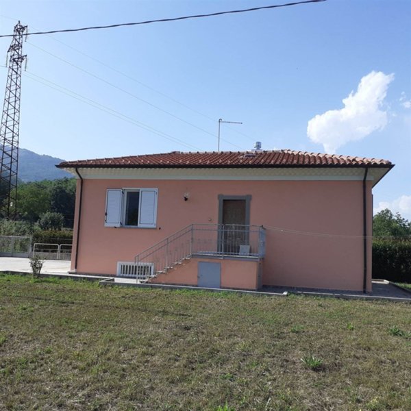 casa indipendente in vendita a Montella