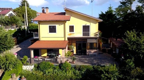 casa indipendente in vendita a Montemarano