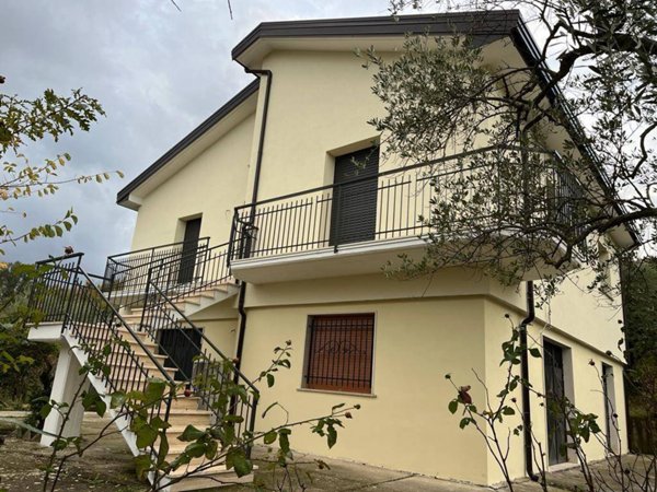 casa indipendente in vendita a Montemarano