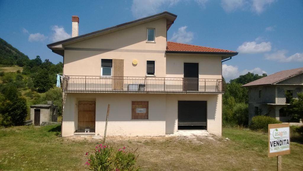 casa indipendente in vendita a Montemarano