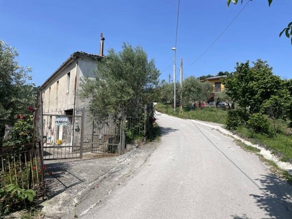 casa indipendente in vendita a Montemarano