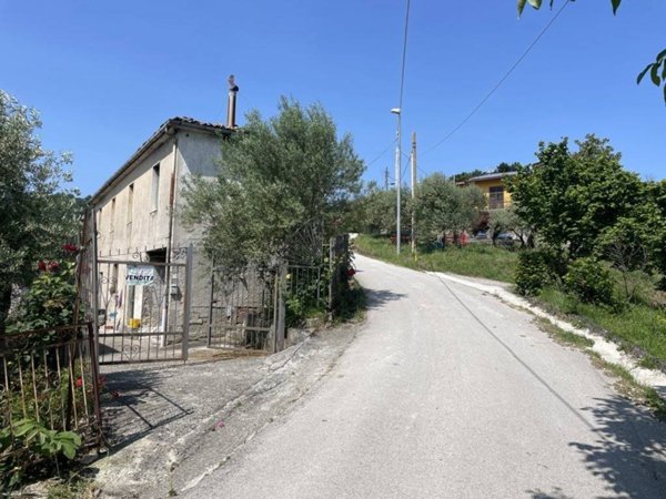 casa indipendente in vendita a Montemarano