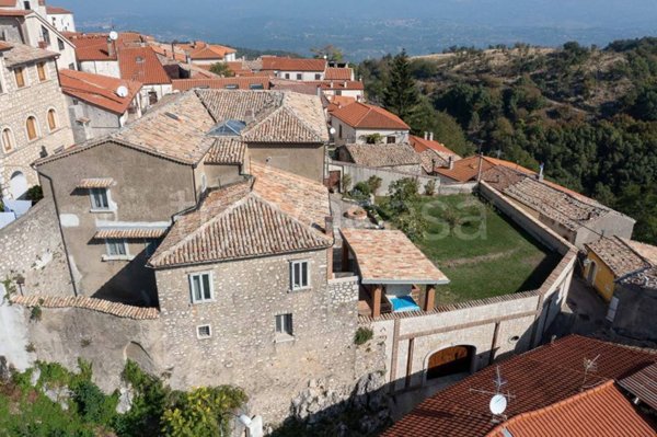 casa indipendente in vendita a Montemarano