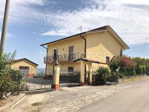casa indipendente in vendita a Montemarano