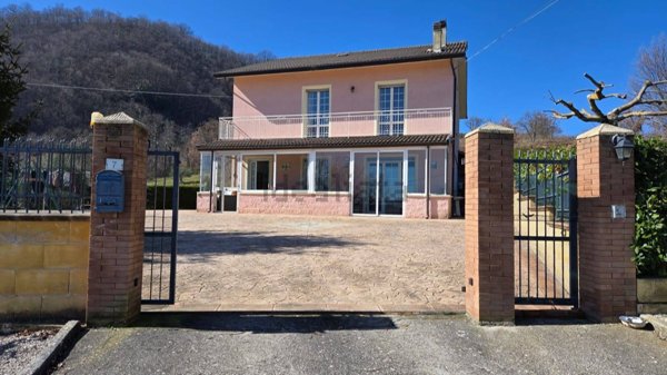 casa indipendente in vendita a Montemarano