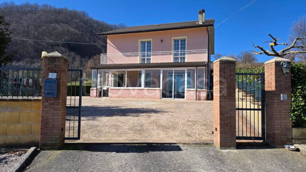 casa indipendente in vendita a Montemarano