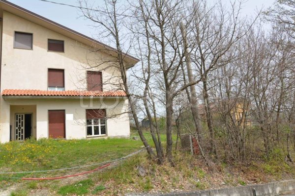 casa indipendente in vendita a Montemarano