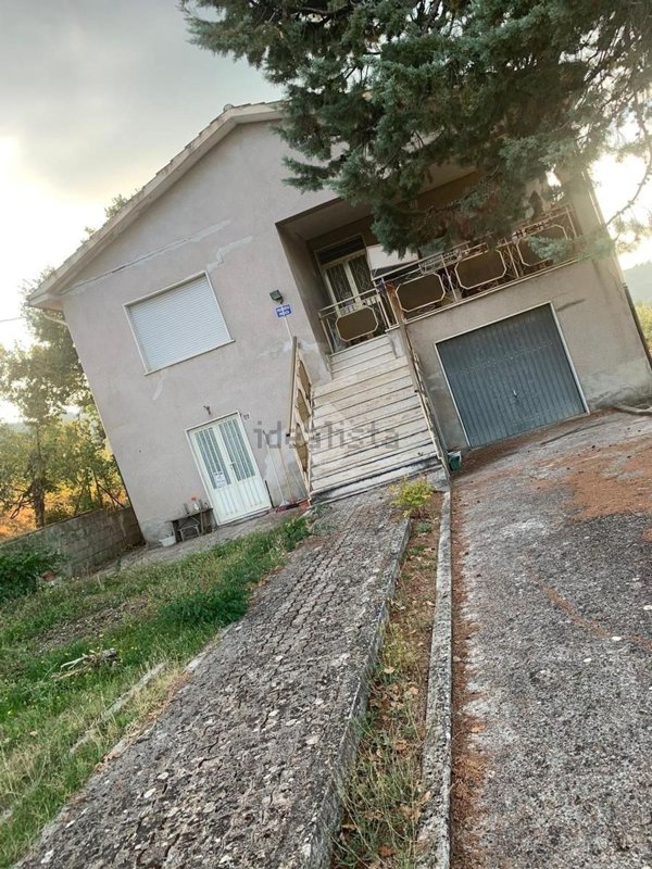 casa indipendente in vendita a Montemarano