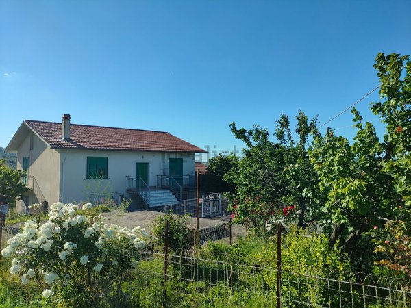 casa indipendente in vendita a Montemarano